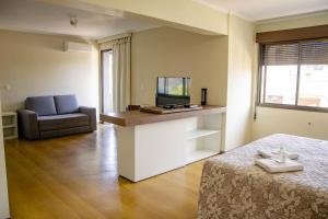 TV a/nebo společenská místnost v ubytování Hotel Letto Caxias