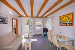Kuchyňa alebo kuchynka v ubytovaní Apartments Espana 2