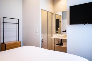 Cama ou camas em um quarto em A House in Estoril - Adults Only
