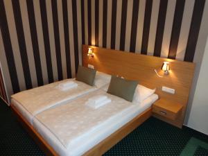 Postel nebo postele na pokoji v ubytování Hotel Vacek Pod Věží