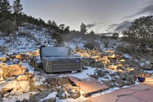 un televisor sentado en algunas rocas en la nieve en Peaceful Cabin with Panoramic Mtn Views and Hot Tub! en Del Norte