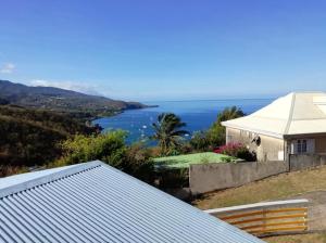Imagen de la galería de Maison d'une chambre avec vue sur la mer piscine partagee et jardin a Bouillante a 1 km de la plage, en Bouillante