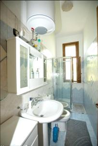 Phòng tắm tại Spacious house in Lido di Noto with terrace and garden +44 ảnh