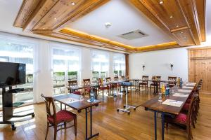 TV a/nebo společenská místnost v ubytování Hotel Hirsch