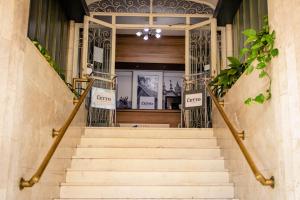 a set of stairs leading to a building at Hotel Letto Caxias in Caxias do Sul