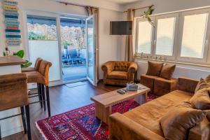 a living room with a couch and chairs and a table at Seaside-Townhouse in Timmendorfer Strand