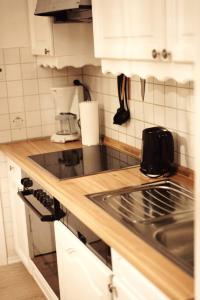 Kuchyň nebo kuchyňský kout v ubytování Monteurwohnung Oyten bei Bremen A1 dat Landhuus