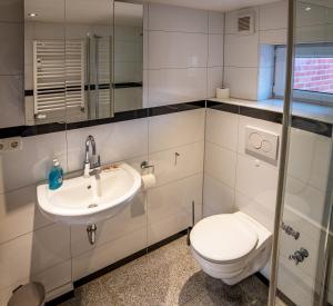 Koupelna v ubytování Seaside‘s Villa Kunterbunt + 24 fotografií