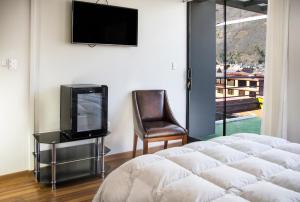 TV a/nebo společenská místnost v ubytování Hotel California Calca