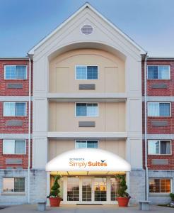 a large building with a snyly suites sign in front at Sonesta Simply Suites Boston Burlington in Burlington