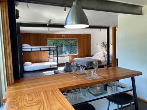 a room with a table and two bunk beds at French Andes Apart Hostel in Pucón