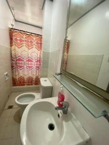 Ванна кімната в Sn David Apartelle