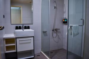 Koupelna v ubytování Talmud Hotel Tainan