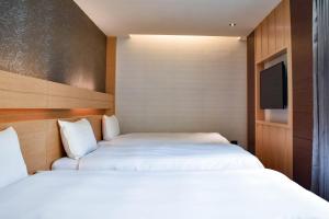 Postel nebo postele na pokoji v ubytování Talmud Hotel Tainan