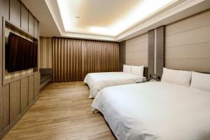 Postel nebo postele na pokoji v ubytování Talmud Hotel Tainan