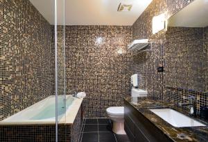 Koupelna v ubytování Talmud Hotel Tainan
