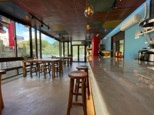 Restoran ili neka druga zalogajnica u objektu Lakeside 46