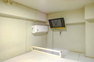 Телевизор и/или развлекательный центр в Cendrawasih Residence Mitra RedDoorz