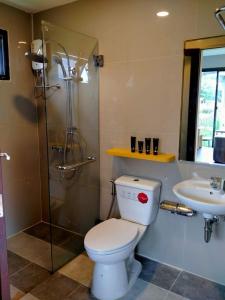 Koupelna v ubytování wuadaeng villa