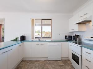 Una cocina o cocineta en Redman Views Unit 1