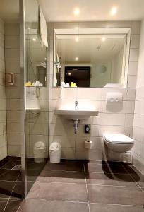 Koupelna v ubytování Euro Hotel Wertheim + 23 fotografií
