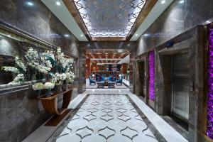 a lobby of a hotel with flowers on the floor at Uranus Istanbul Topkapi in Istanbul