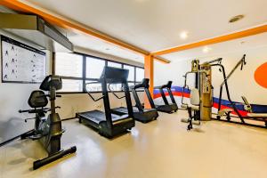 a gym with cardio equipment in a room at Capital O Park Tower, Campinas in Campinas