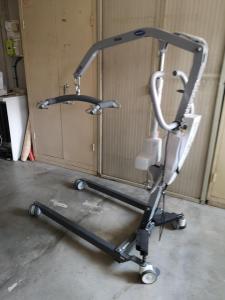 a exercise bike parked in a garage at LE LOGIS DU DER in Giffaumont