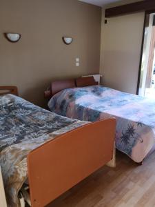 Ένα ή περισσότερα κρεβάτια σε δωμάτιο στο LE LOGIS DU DER