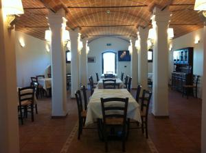 a dining room with a table and chairs at Antico Noce in Granarolo dellʼEmilia