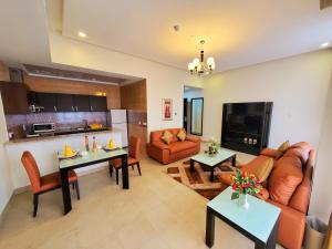 O zonă de relaxare la Skylark Hotel Apartments AL Barsha