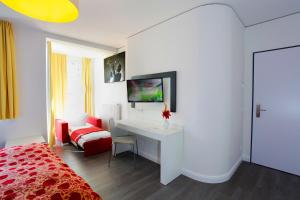 a bedroom with a desk and a bed and a couch at INA Boutique 072 Hamburg St Georg in Hamburg