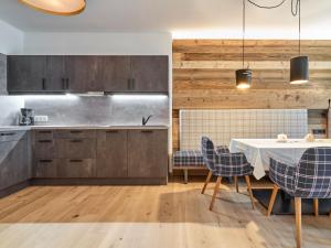 Kuchnia lub aneks kuchenny w obiekcie Apartment Appartement Mont Blanc by Interhome