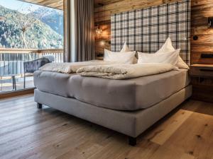 Łóżko lub łóżka w pokoju w obiekcie Apartment Appartement Mont Blanc by Interhome