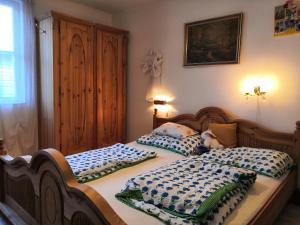 Säng eller sängar i ett rum på Obere Alpenhütte in Lend neben der Salzach