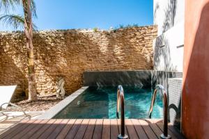 Bazén v ubytování Casa Murallas para 6 con piscina en Alcudia cerca de playas nebo v jeho okolí
