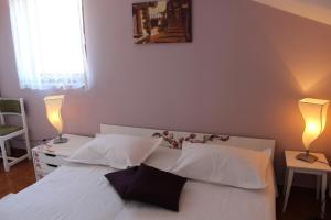 Postel nebo postele na pokoji v ubytování Apartments Petrada