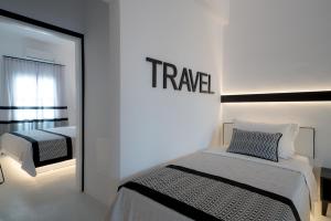 Ένα ή περισσότερα κρεβάτια σε δωμάτιο στο Divelia Hotel