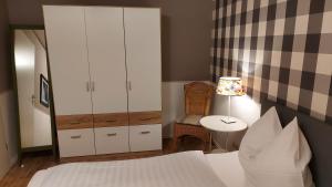 Ένα ή περισσότερα κρεβάτια σε δωμάτιο στο Fachwerkhaus Hartmann