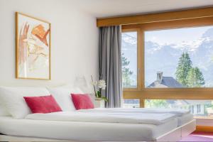 Üldine mäevaade või majutusasutusest Hotel Kreuz Lenk pildistatud vaade