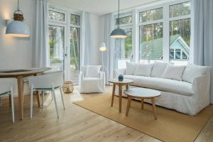 Ein Sitzbereich in der Unterkunft Upstalsboom Residenzen Trassenheide