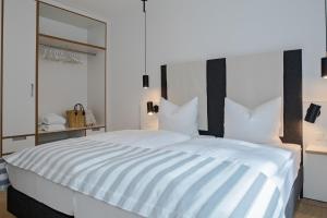 Ein Bett oder Betten in einem Zimmer der Unterkunft Upstalsboom Residenzen Trassenheide