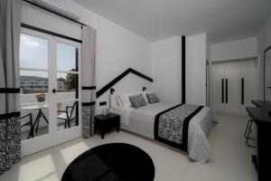 Ένα ή περισσότερα κρεβάτια σε δωμάτιο στο Divelia Hotel