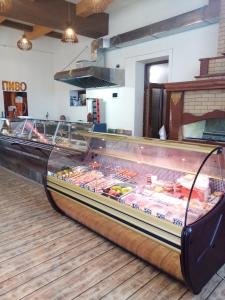 Supermarket nebo jiné obchody v  hotelu nebo okolí