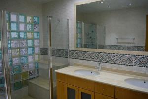 Galeriebild der Unterkunft R116 Casa adosada con piscina privada en Cunit in Cunit