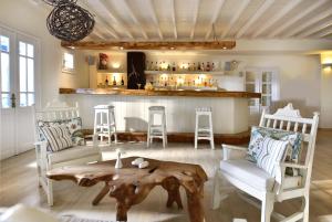Uma área de estar em Erato Hotel Mykonos