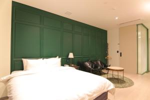 Posteľ alebo postele v izbe v ubytovaní Suncheon Hotel Gite