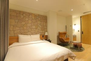 Posteľ alebo postele v izbe v ubytovaní Suncheon Hotel Gite