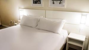 Cama ou camas em um quarto em Plaza São Rafael Hotel