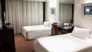Cama ou camas em um quarto em Plaza São Rafael Hotel